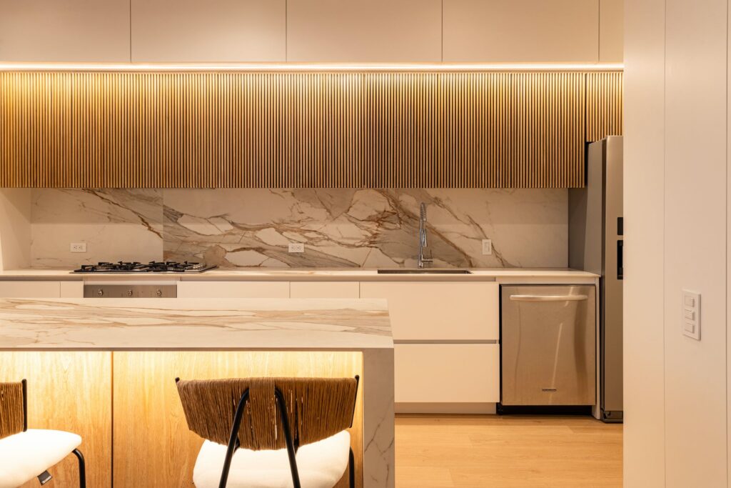 marble-counters-on-modern-kitchen-interior-design